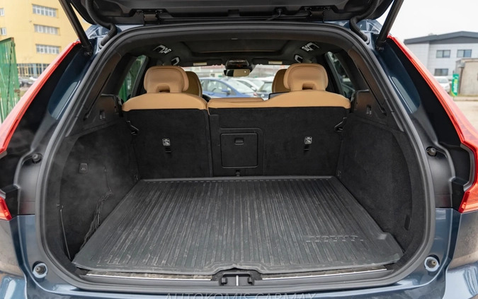 Volvo XC 60 cena 156000 przebieg: 56000, rok produkcji 2019 z Białystok małe 781